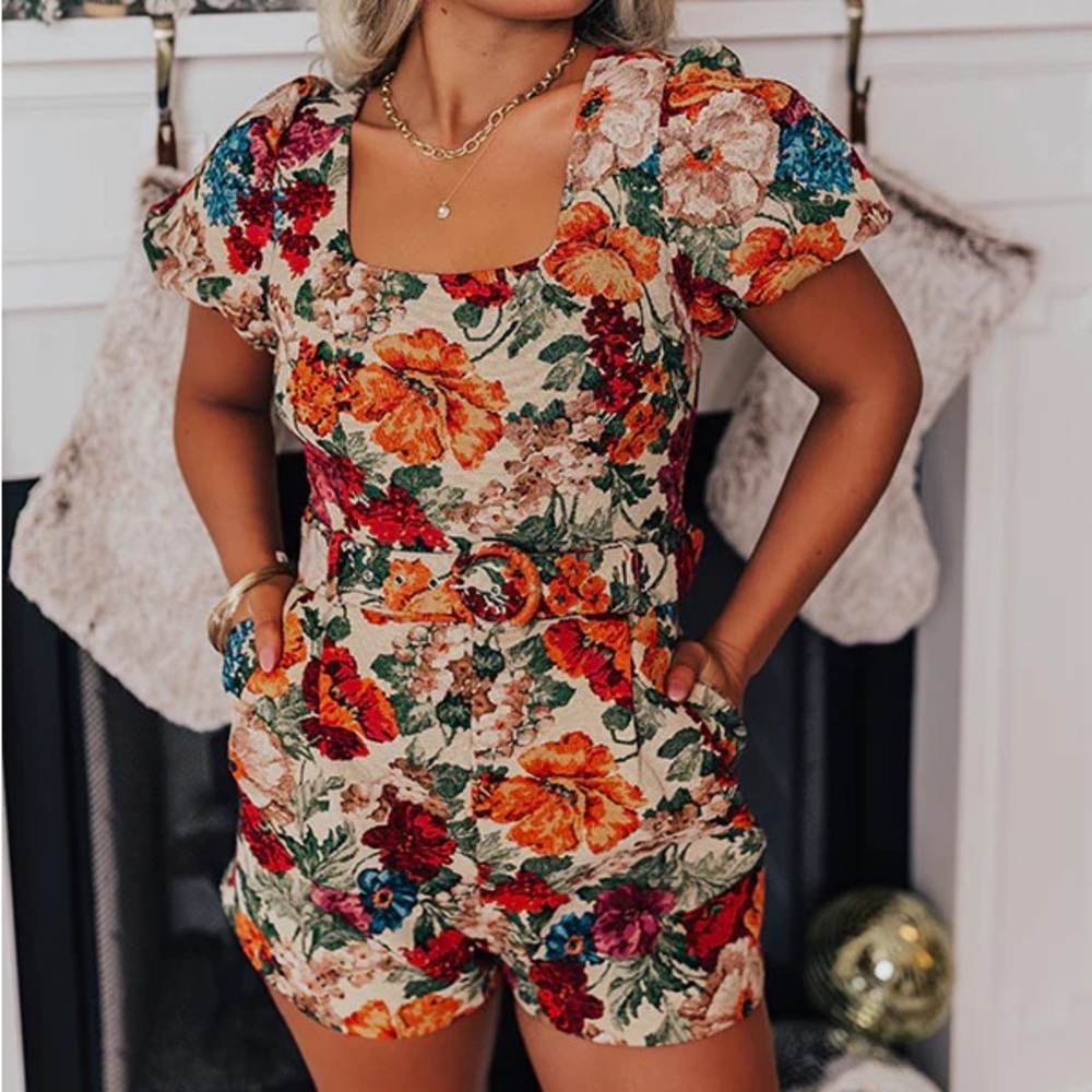 Romper Beautiful Tapestry Puff Sleeve Romper Women’s Large